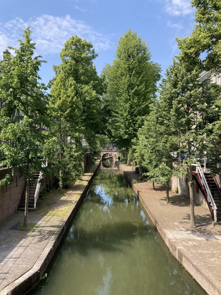 Uitgangspunt was wat het Waterbeheerprogramma. In het coalitieakkoord scherpen we de ambitie voor het stedelijk water, zoals in de Nieuwe Gracht in Utrecht, aan.